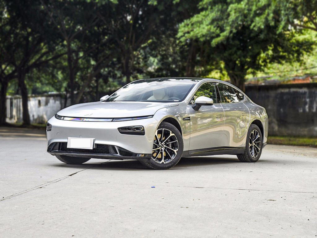 Xpeng P7 Midsize Sedan Electric Car 196KW 5 Seats 4 Wheel Auto Electric Car