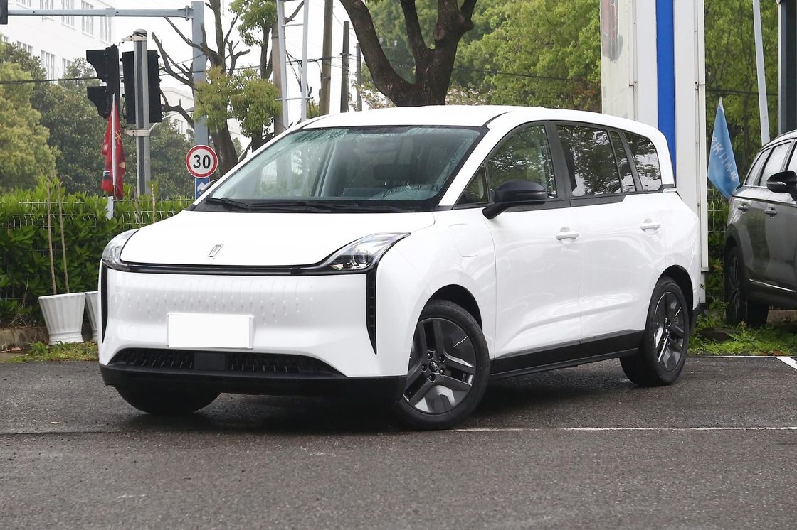 High Performance 5 Seater MPV Electric Car 5 Doors New Energy Benteng NAT 419KM